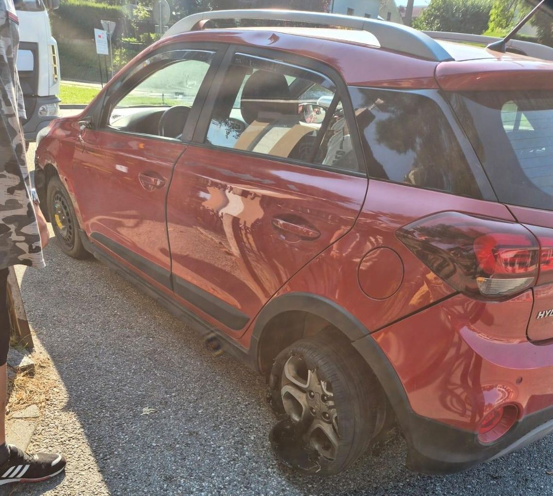 Kierowca po amfetaminie nie zauważył braku opony. Jechał na samej feldze, świadek wezwał policję Kierowca po amfetaminie nie zauważył braku opony. Jechał na samej feldze, świadek wezwał policję