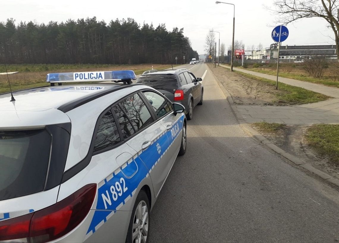 Kierowca po amfetaminie zadzwonił na policję. Wydawało mu się, że ktoś go ściga