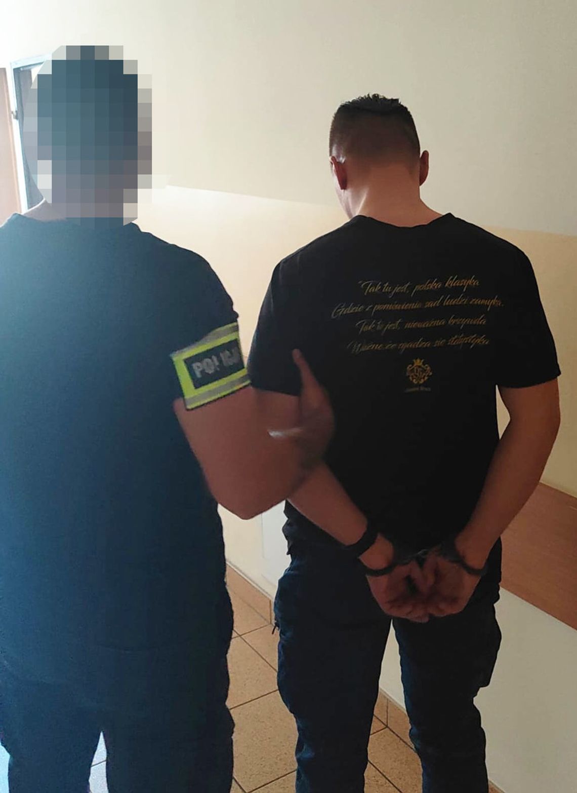 Kierowca po mefedronie jechał wężykiem. Zaoferował policjantom dwa tysiące złotych łapówki