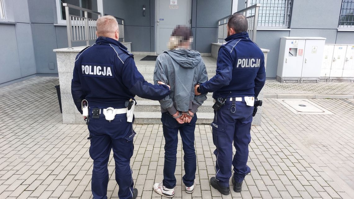 Kierowca przyłapany na łamaniu zakazu prowadzenia powiedział policjantom, że i tak będzie dalej jeździł. Sąd zamknął go na pół roku Kierowca przyłapany na łamaniu zakazu prowadzenia powiedział policjantom, że i tak będzie dalej jeździł. Sąd zamknął go na pół roku