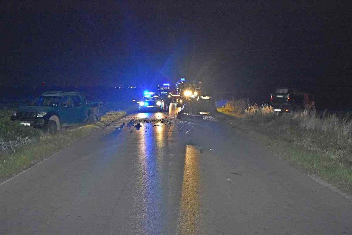 Kierowca skody wjechał w nissana, który doznał awarii. 32-latek nie przeżył wypadku Kierowca skody wjechał w nissana, który doznał awarii. 32-latek nie przeżył wypadku