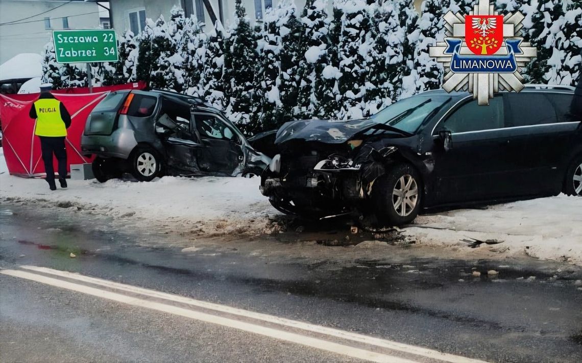 Kierowca suzuki nie ustąpił pierwszeństwa audi. W wypadku zginęła pasażerka pierwszego z aut