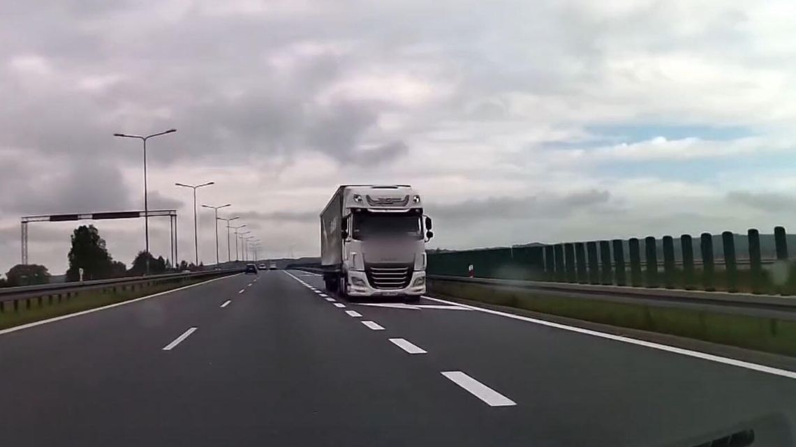 Kierowca Tira jechał drogą ekspresową pod prąd. 65-latek tłumaczył, że się pomylił