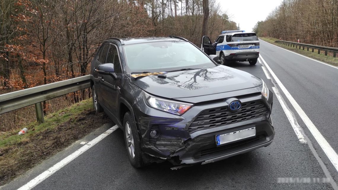 Kierowca toyoty nie zatrzymał się do kontroli. Jechał pod wpływem amfetaminy, auto było kradzione