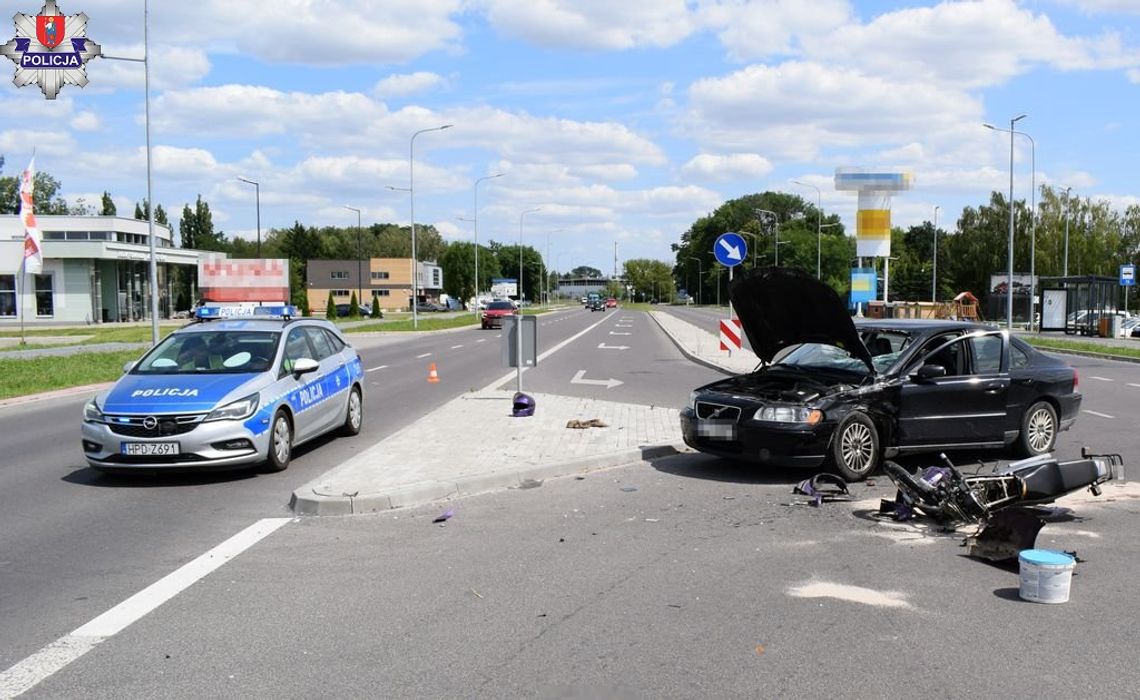 Kierowca volvo zajechał drogę motorowerzyście. Doszło do groźnie wyglądającego wypadku [FOTO]