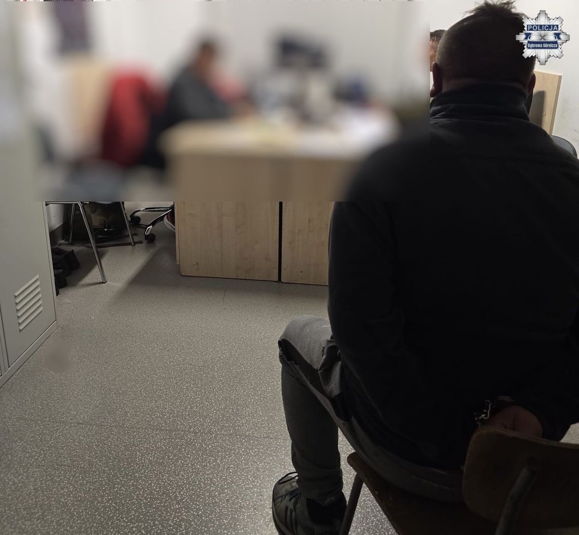 Kierowca z prawie 2 promilami chciał dać policjantom 5 tysięcy, żeby go puścili. "Śpieszę się do pracy"