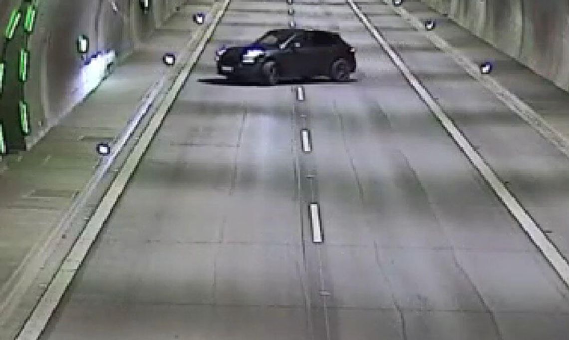 Kierowca z Ukrainy w seacie zawrócił w tunelu na drodze ekspresowej, a za nim kobieta w porsche. Zostali zatrzymani i ukarani
