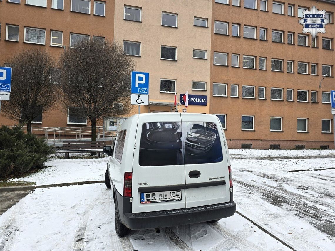 Kierowca z zakazem bezczelnie zajechał pod komendę. Zgłosił się na wezwanie Kierowca z zakazem bezczelnie zajechał pod komendę. Zgłosił się na wezwanie