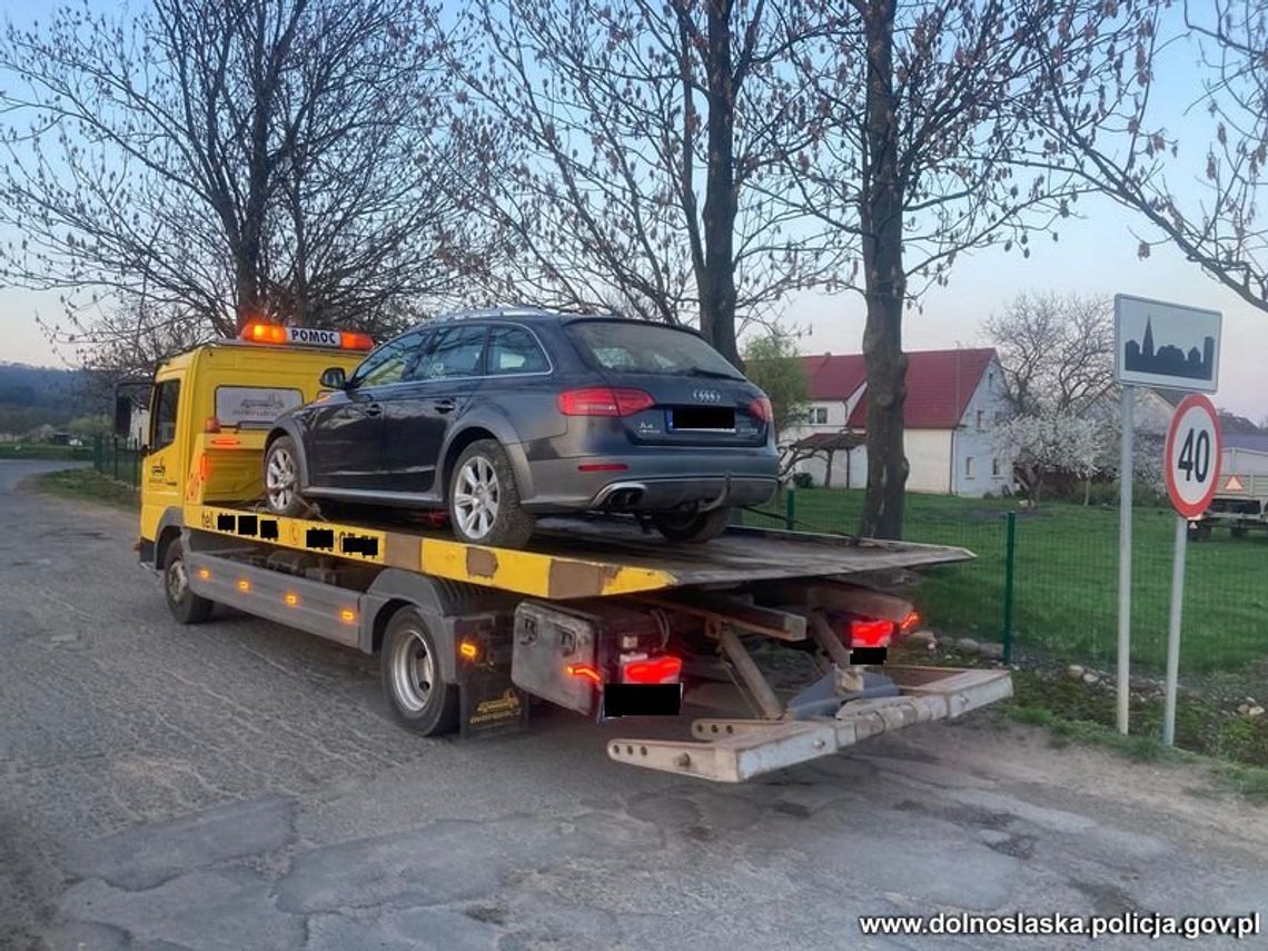 Kierowca za kraty, auto na lawetę. Pijany mężczyzna nie zatrzymał się do kontroli i próbował uciec