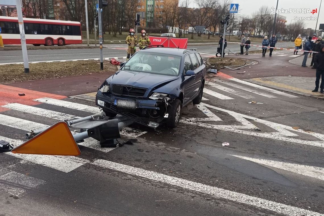 Kierowca zasłabł przed skrzyżowaniem. Śmiertelnie potrącił pieszą, sam zmarł w szpitalu