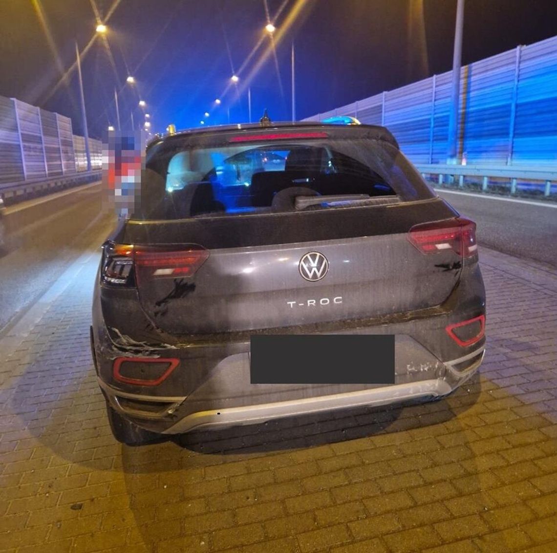 Kierowcy ciężarówek zablokowali na krajówce kompletnie pijanego kierowcę volkswagena. Miał ponad 2 promile Kierowcy ciężarówek zablokowali na krajówce kompletnie pijanego kierowcę volkswagena. Miał ponad 2 promile