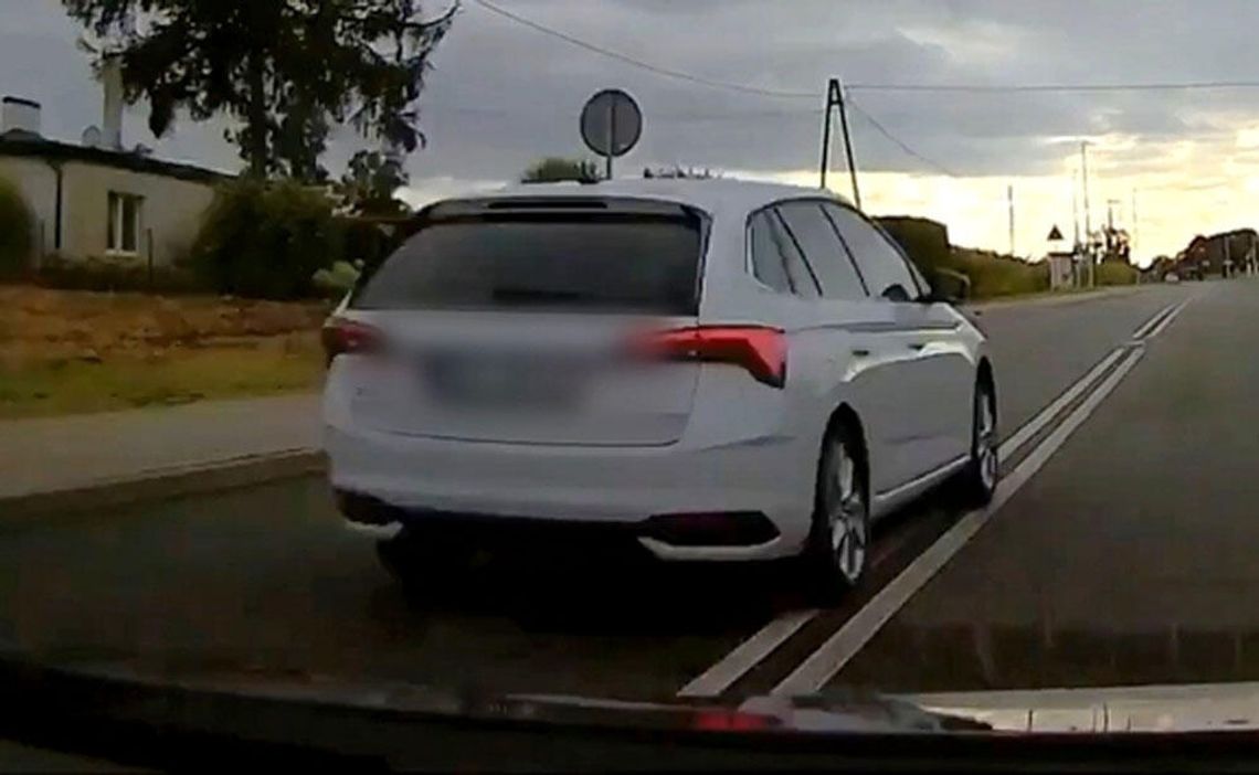 Kierowcy skody i bmw ścigali się na drodze publicznej. Policja dostała nagranie