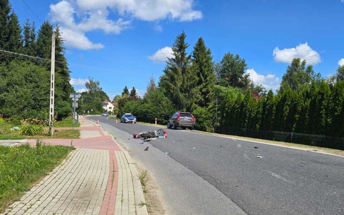 Kierująca Volvo wjechała w tył motoroweru. Nie żyje 47-letni kierowca jednośladu Kierująca Volvo wjechała w tył motoroweru. Nie żyje 47-letni kierowca jednośladu