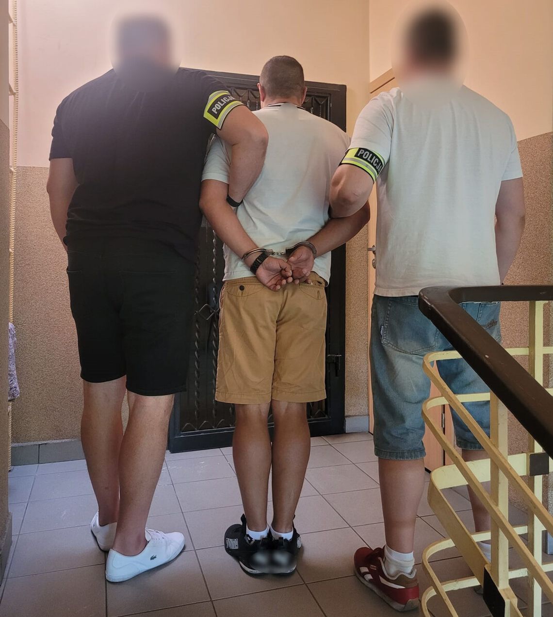 Kilkoma ciosami złamał mężczyźnie nos i szczękę. Potem sam zgłosił się na policję. "Nie zamierzam się ukrywać" Kilkoma ciosami złamał mężczyźnie nos i szczękę. Potem sam zgłosił się na policję. "Nie zamierzam się ukrywać"