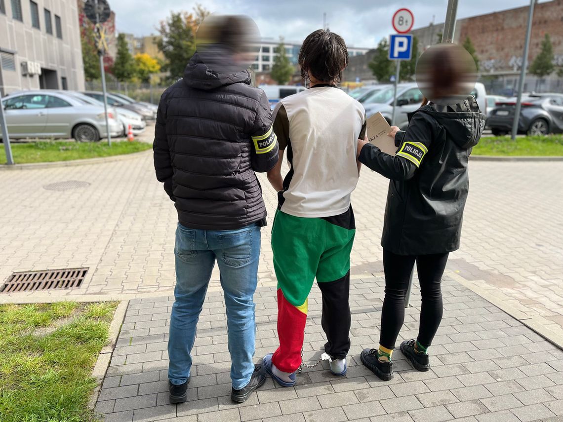 Kłótnia o dziewczynę zakończona usiłowaniem zabójstwa. 27-latek dźgał nożem swojego rywala