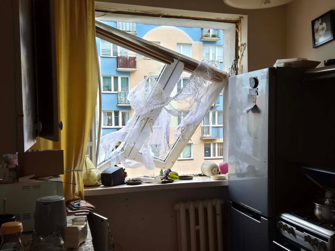 Kobieta ranna po eksplozji w mieszkaniu. Zaskakujące ustalenia biegłego co do przyczyn wybuchu