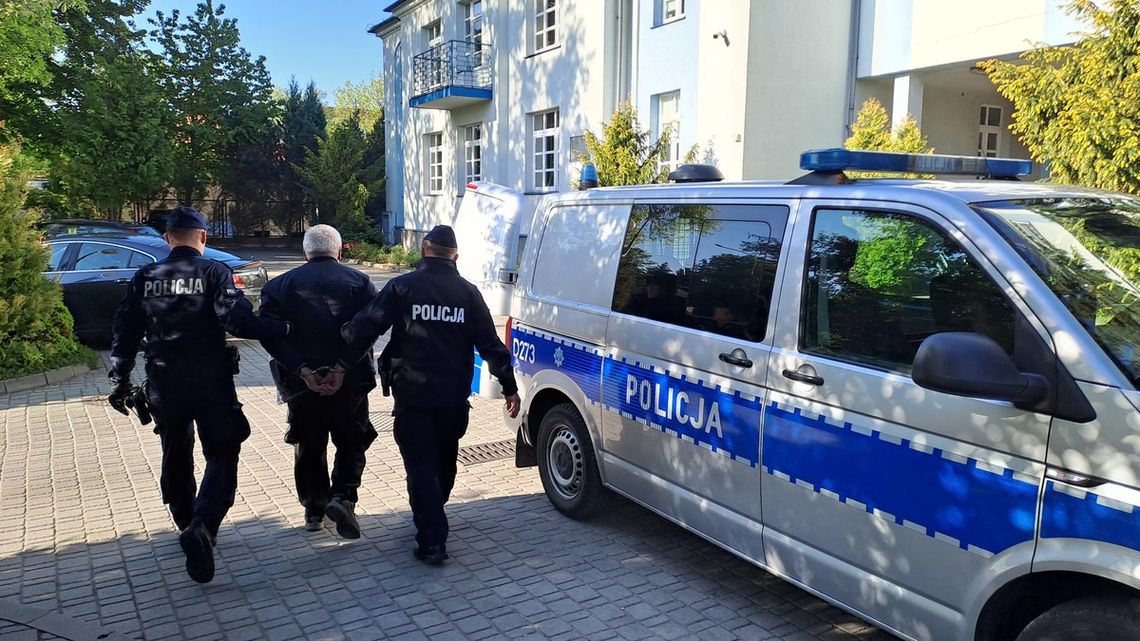 Kobieta wezwała policję do agresywnego męża. Okazało się, że znęcał się nad nią przez blisko 20 lat