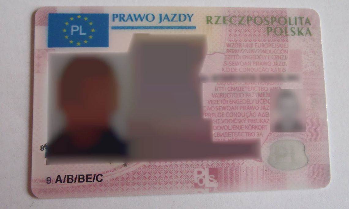 Kolega ją przeszkolił, a prawko kupiła przez internet. Była przekonana, że może tak jeździć