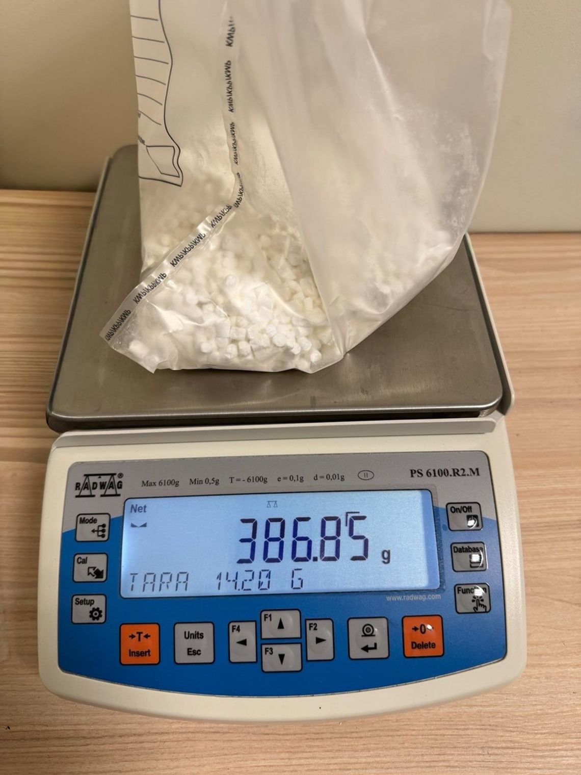 Kolumbijczycy zatrzymani za pół kilo kokainy. Wpadli podczas transakcji na parkingu przy markecie Kolumbijczycy zatrzymani za pół kilo kokainy. Wpadli podczas transakcji na parkingu przy markecie