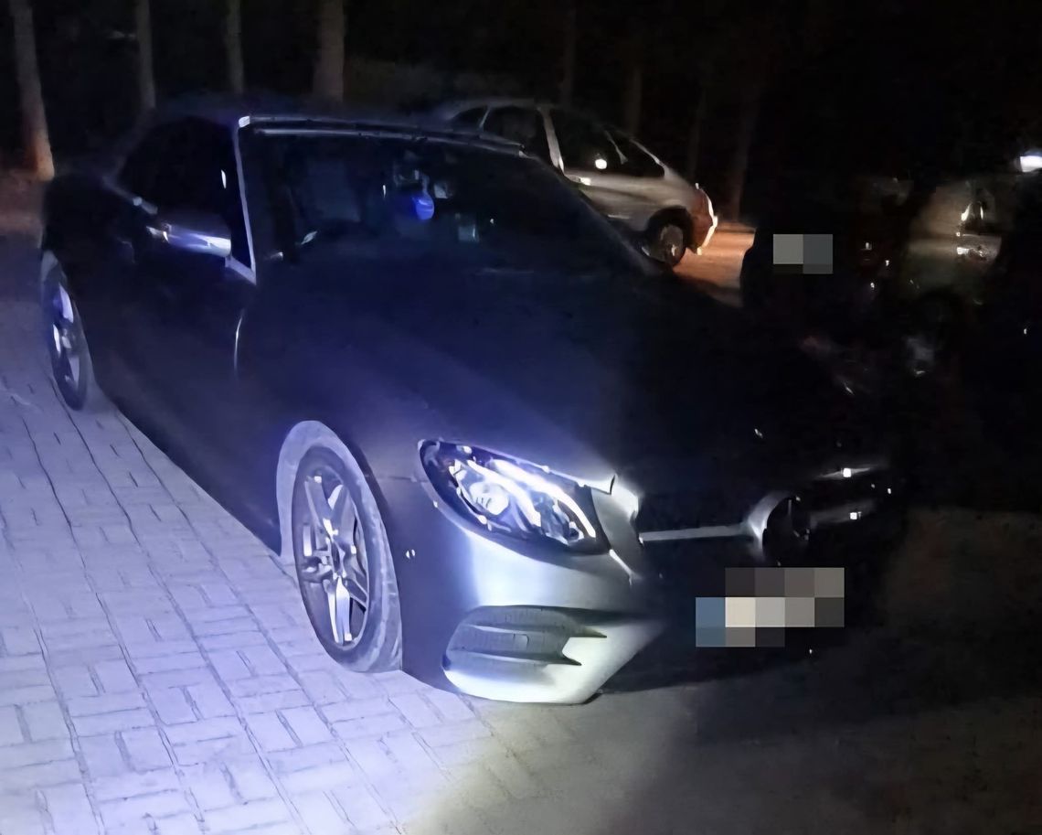 Kompletnie pijana kobieta w mercedesie nie rozumiała,  co chce od niej policja. "Wszycy tak robią"