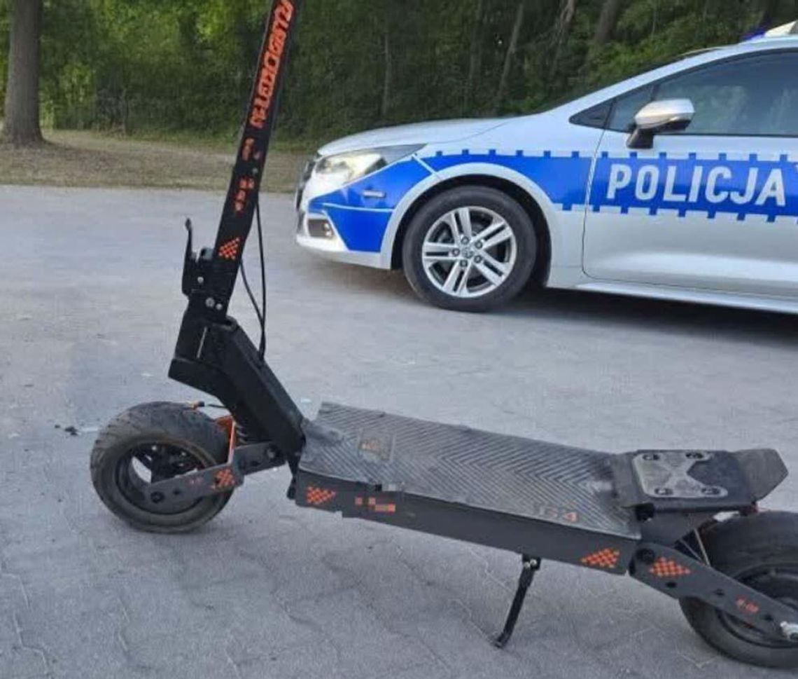 Kompletnie pijany 16-latek wjechał hulajnogą elektryczną w zaparkowane samochody. Trafił do szpitala