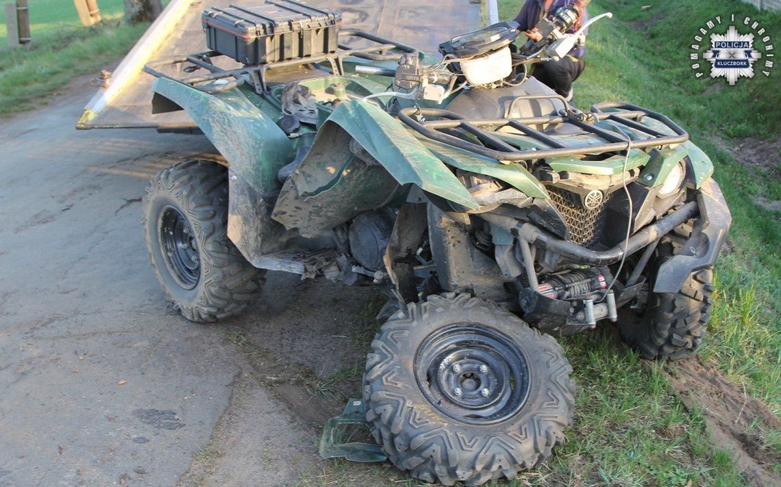 Kompletnie pijany 31-latek wjechał rozpędzonym quadem w drzewo. Jest poważnie ranny