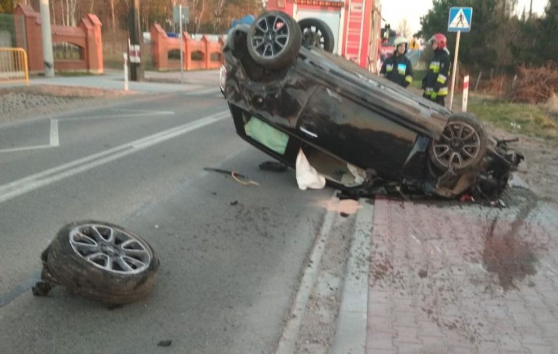 Kompletnie pijany dachował i uciekł na pole. Miał blisko 3,5 promila we krwi