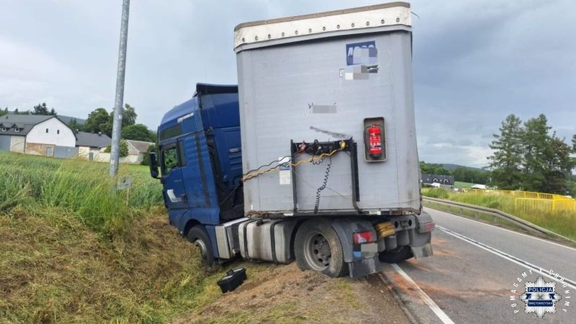 Kompletnie pijany kierowca ciężarówki "poskładał się" w rowie. Stracił prawo jazdy i stanie przed sądem Kompletnie pijany kierowca ciężarówki "poskładał się" w rowie. Stracił prawo jazdy i stanie przed sądem