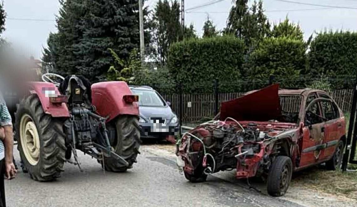 Kompletnie pijany traktorzysta holował spalony wrak samochodu. Wjechał w płot i urządził awanturę Kompletnie pijany traktorzysta holował spalony wrak samochodu. Wjechał w płot i urządził awanturę