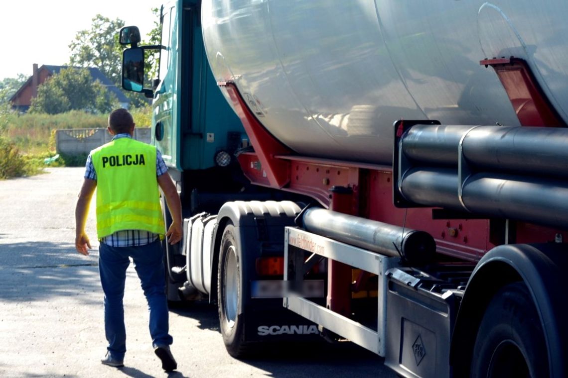 Kompletnie pijany Ukrainiec za kierownicą cysterny. Jechał całą szerokością drogi