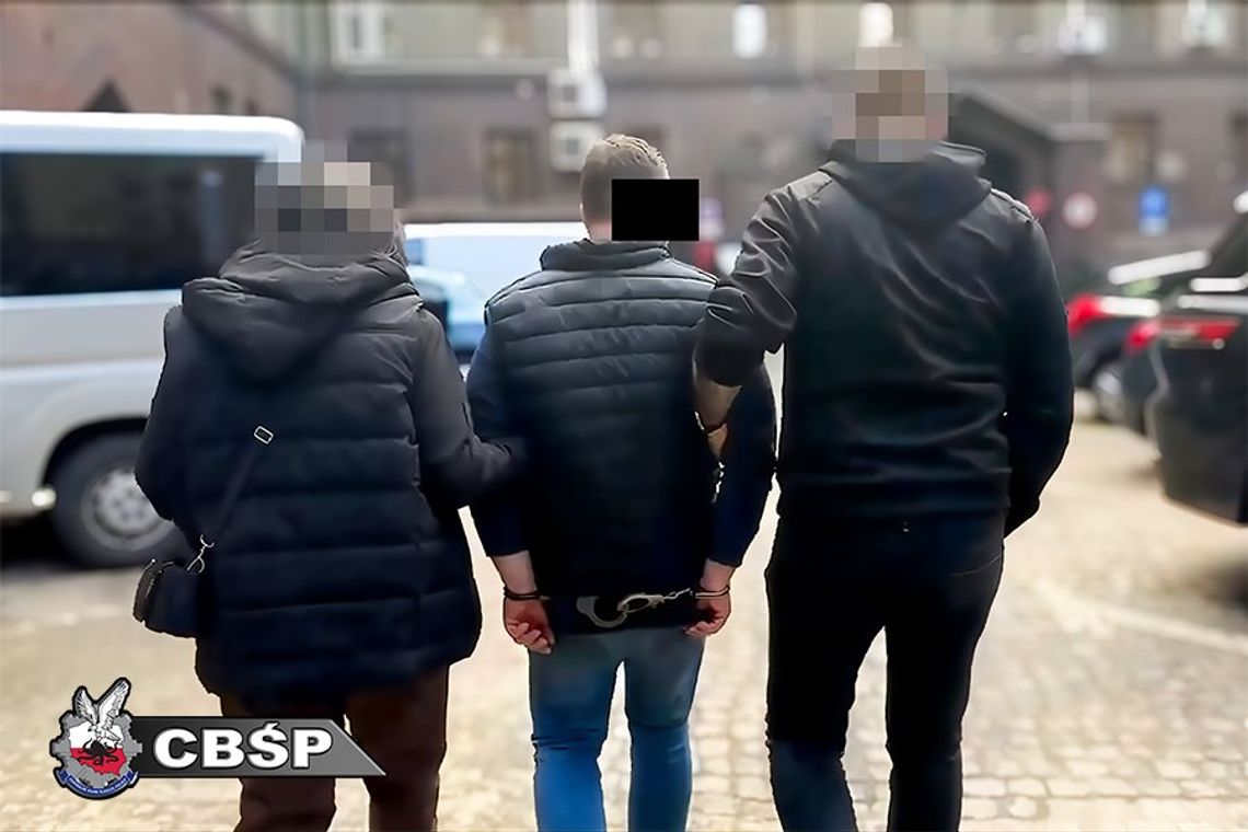 Koniec wielkiej ucieczki. Przemytnik 60 kg heroiny i gangster z USA w rękach policji Koniec wielkiej ucieczki. Przemytnik 60 kg heroiny i gangster z USA w rękach policji