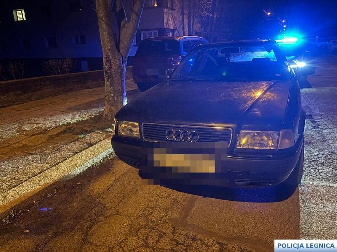 Kontrola Audi zakończona zatrzymaniem trzech młodych mężczyzn. 15-letni pasażer okazał się dilerem Kontrola Audi zakończona zatrzymaniem trzech młodych mężczyzn. 15-letni pasażer okazał się dilerem