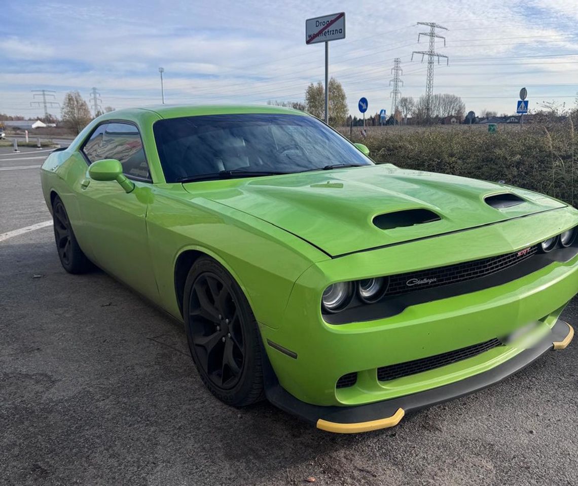 Kontrola dodge'a zakończona zatrzymaniem dowodu rejestracyjnego. Auto było za głośne Kontrola dodge'a zakończona zatrzymaniem dowodu rejestracyjnego. Auto było za głośne