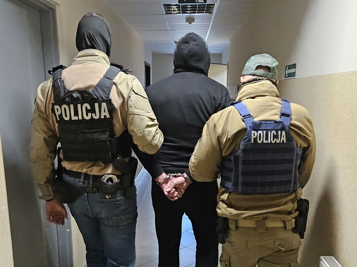 Kontrterroryści wysłani po niebezpiecznego 40-latka. Nie chciał otworzyć, więc weszli siłą Kontrterroryści wysłani po niebezpiecznego 40-latka. Nie chciał otworzyć, więc weszli siłą