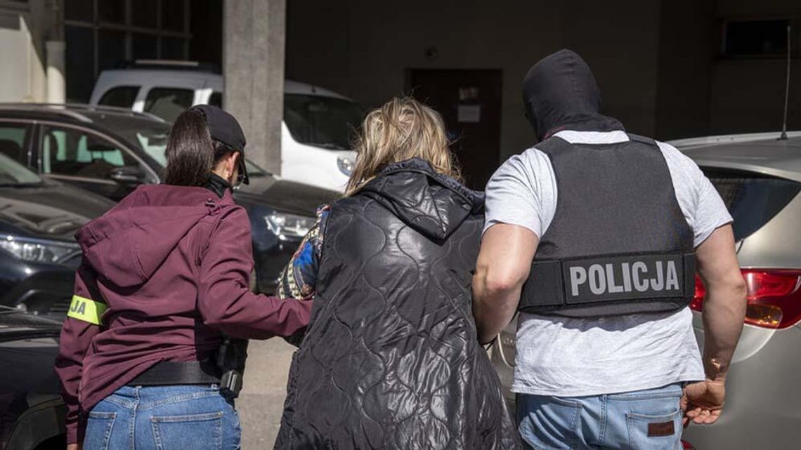 Korupcja przy legalizacji pobytu cudzoziemców.  Za łapówki załatwiali pobyt i śluby