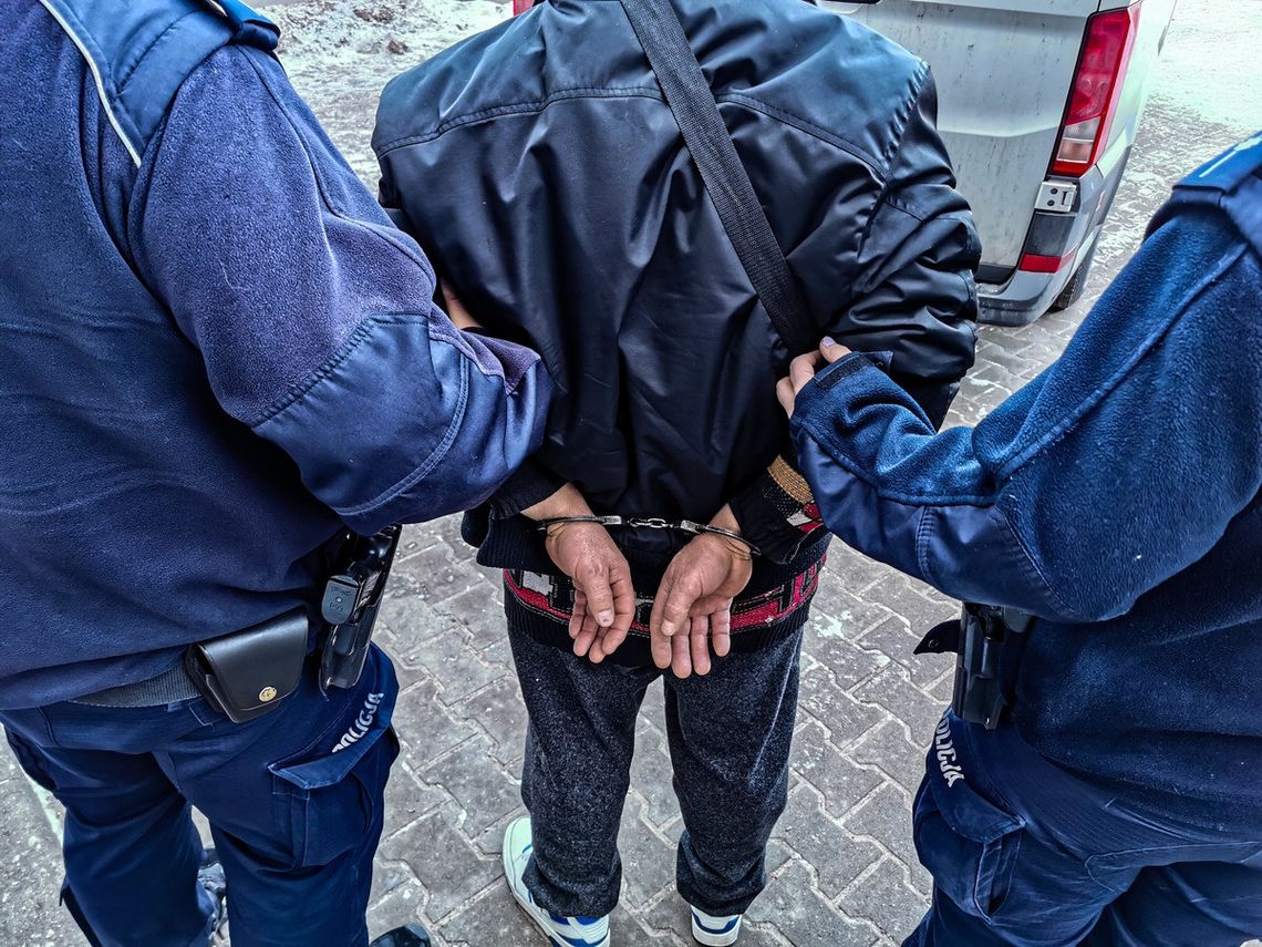 Koszmar dwóch dziewczynek w powiecie hajnowskim. Znajomy rodziny usłyszał poważne zarzuty Koszmar dwóch dziewczynek w powiecie hajnowskim. Znajomy rodziny usłyszał poważne zarzuty