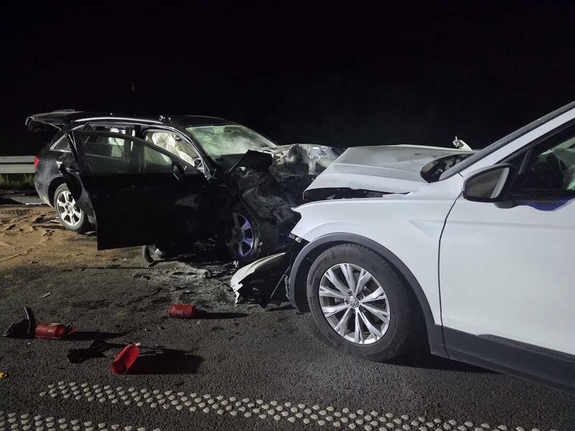 Koszmarny karambol na obwodnicy Stalowej Woli. Trzy auta rozbite, sześć osób w szpitalu