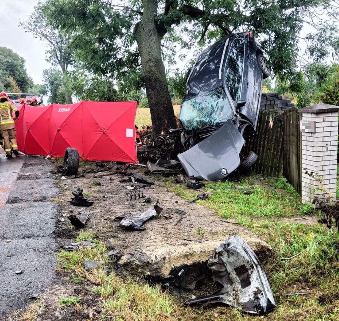 Koszmarny wypadek na Śląsku. Zginął kierowca osobówki, kobieta i dziecko zostały ranne