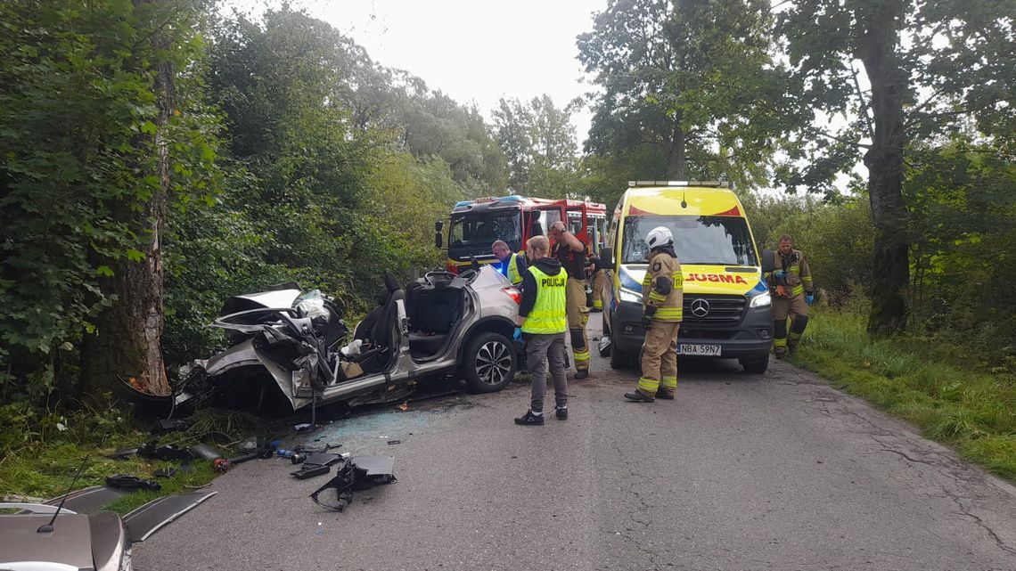 Koszmarny wypadek niedaleko Bartoszyc. Zginął 30-latek i niemowlę, matka i drugie dziecko są ranni