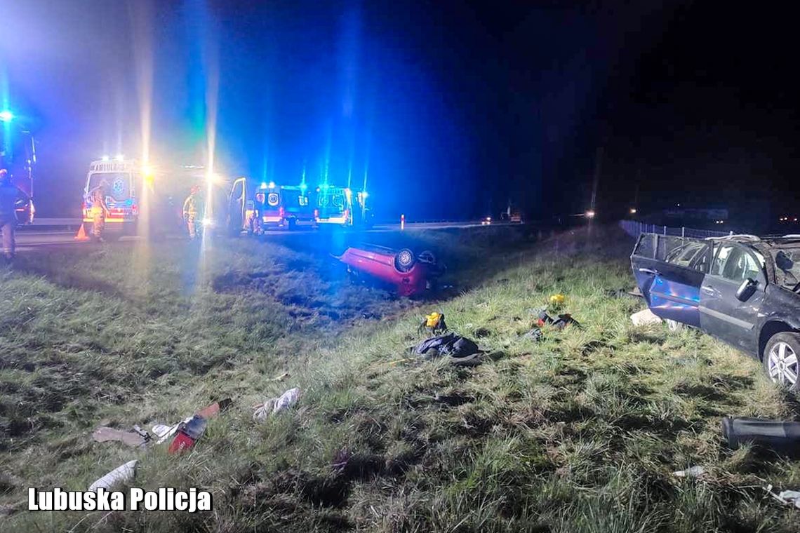 Koszmarny wypadek pod Świebodzinem. W dwóch osobówkach jechało 10 osób. 3 nie żyją