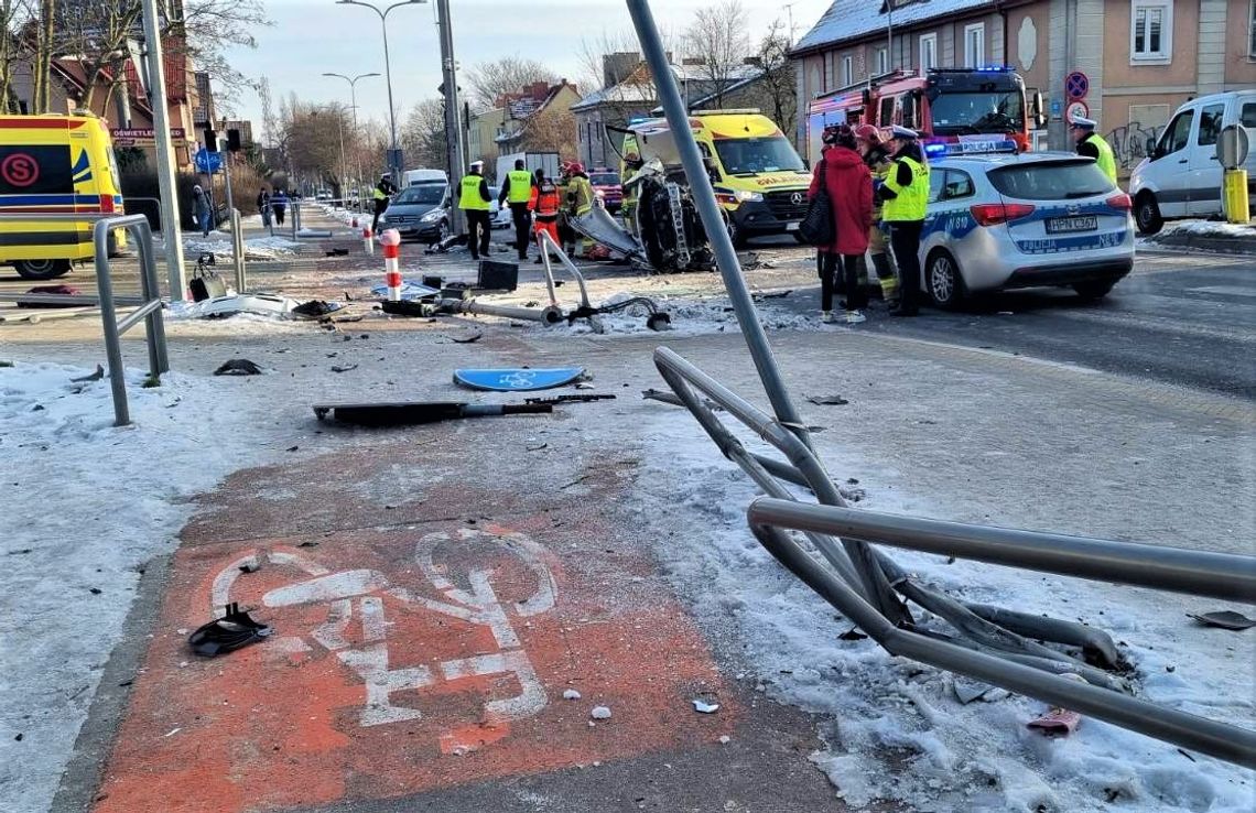 Koszmarny wypadek w centrum Słupska. Cztery osoby poszkodowane [FOTO]