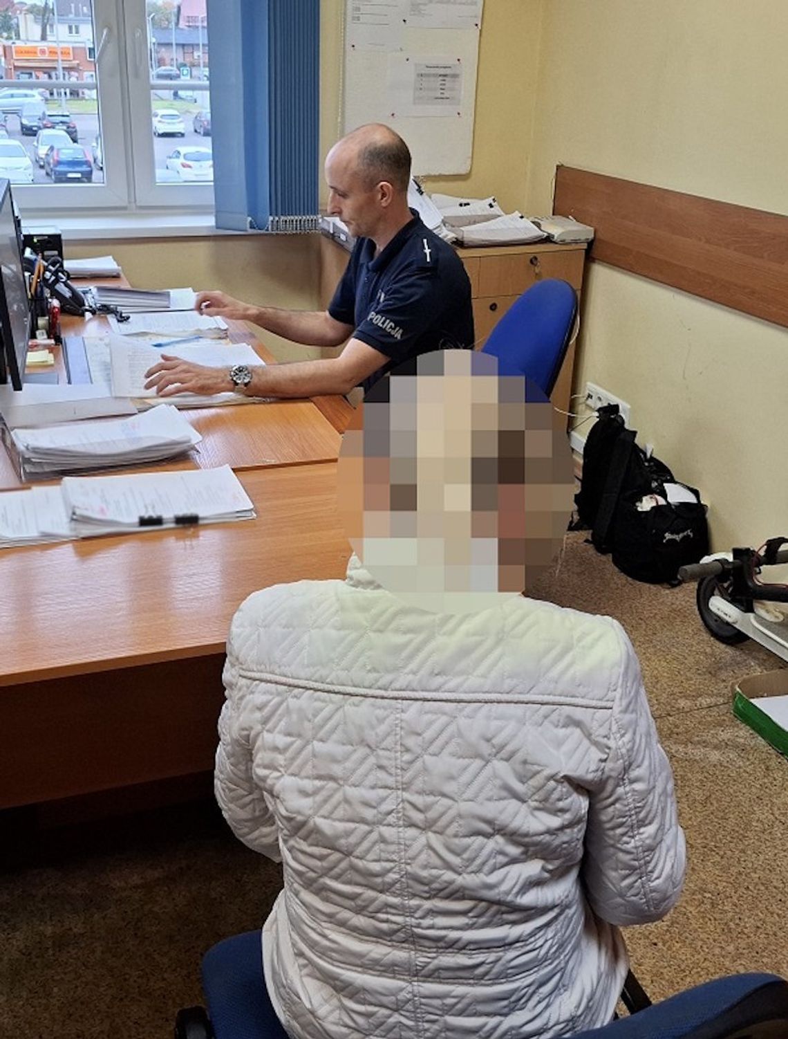 Kradła figurki z grobów dzieci i ozdabiała nimi ogród. Złapał ją ksiądz z matką zmarłego dziecka