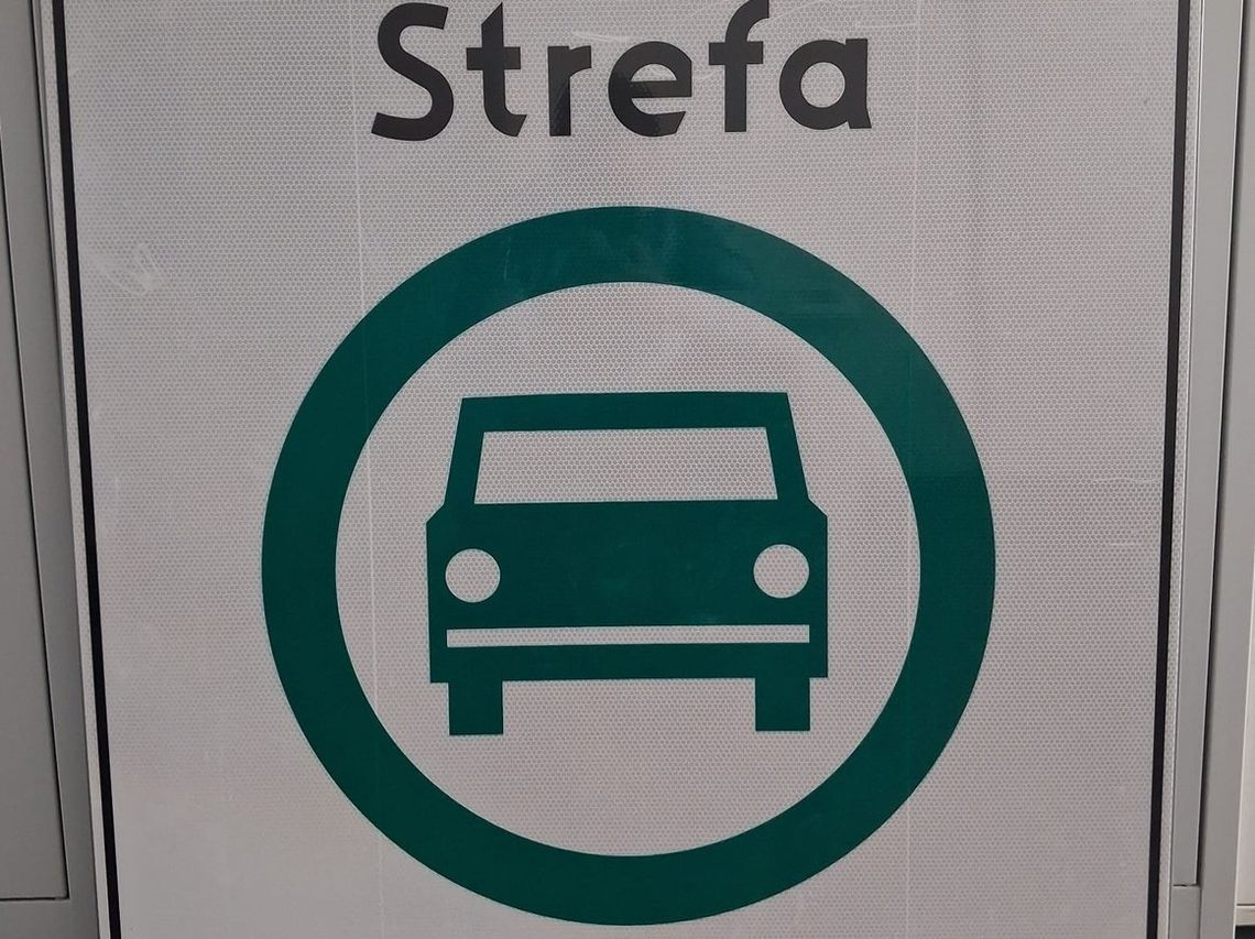 Kradli znaki Strefy Czystego Transportu. Policja zatrzymała 20- i 40-latka Kradli znaki Strefy Czystego Transportu. Policja zatrzymała 20- i 40-latka