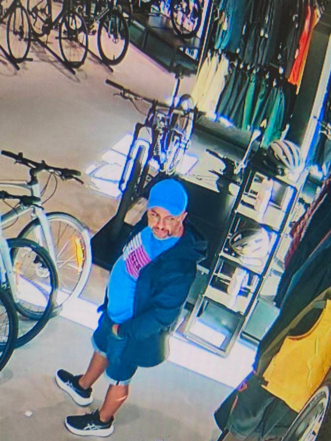 Kradzież roweru wartego 70 tysięcy złotych. Ten mężczyzna może mieć z nią związek