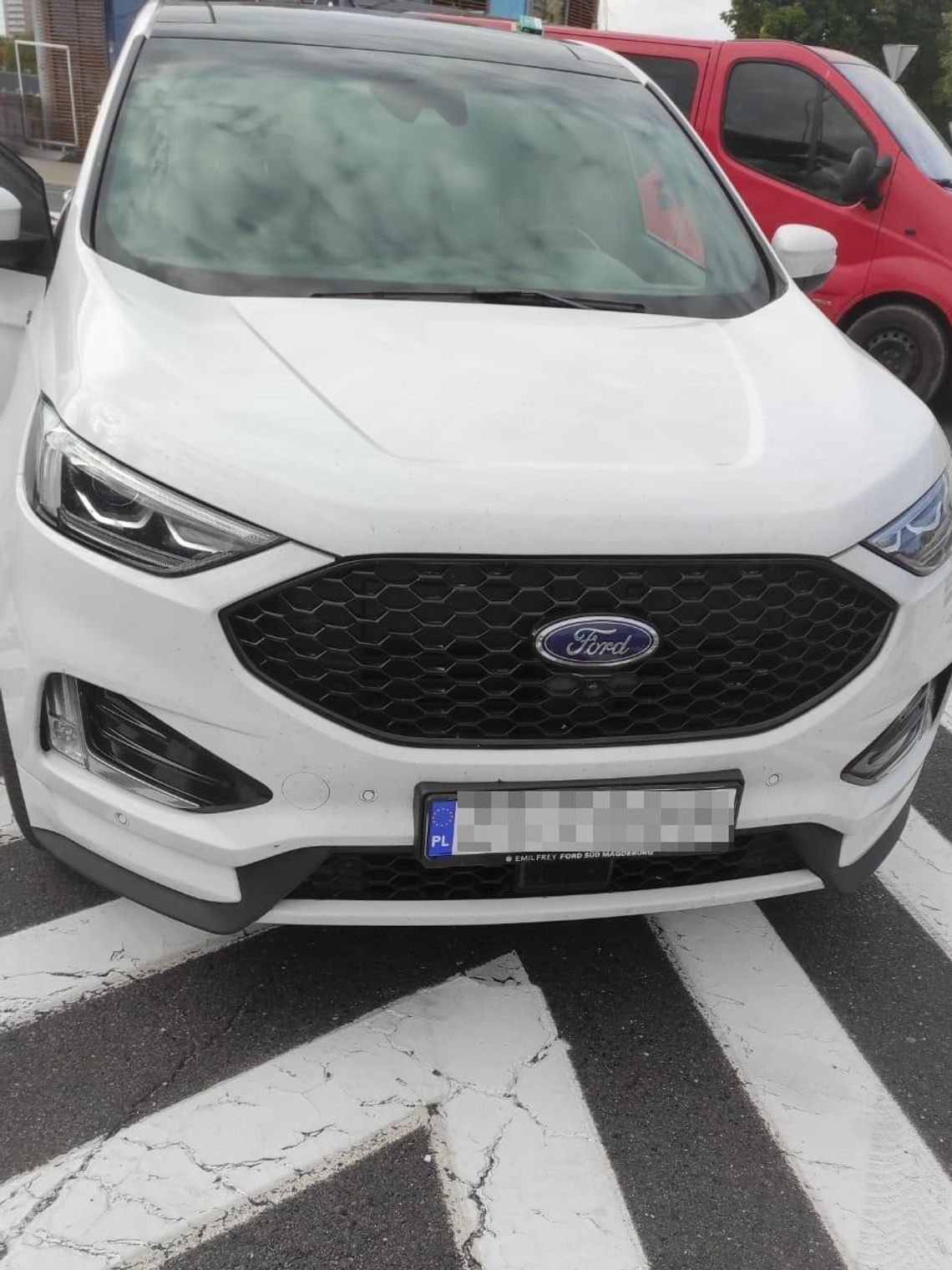 Kradziony ford wart sto tysięcy złotych zatrzymany na granicy. Złodziej bez prawka i po narkotykach