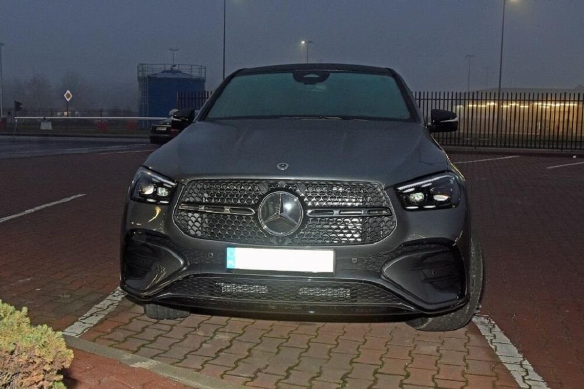 Kradziony mercedes benz wart 450 tysięcy nie wyjechał na Białoruś. Policjanci zatrzymali 44-latka