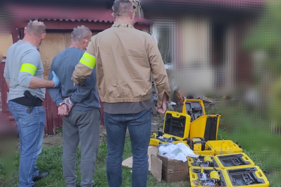 Kradziony sprzęt geodezyjny za 1,5 miliona złotych trafił do Polski. 50-latek trafił do aresztu Kradziony sprzęt geodezyjny za 1,5 miliona złotych trafił do Polski. 50-latek trafił do aresztu