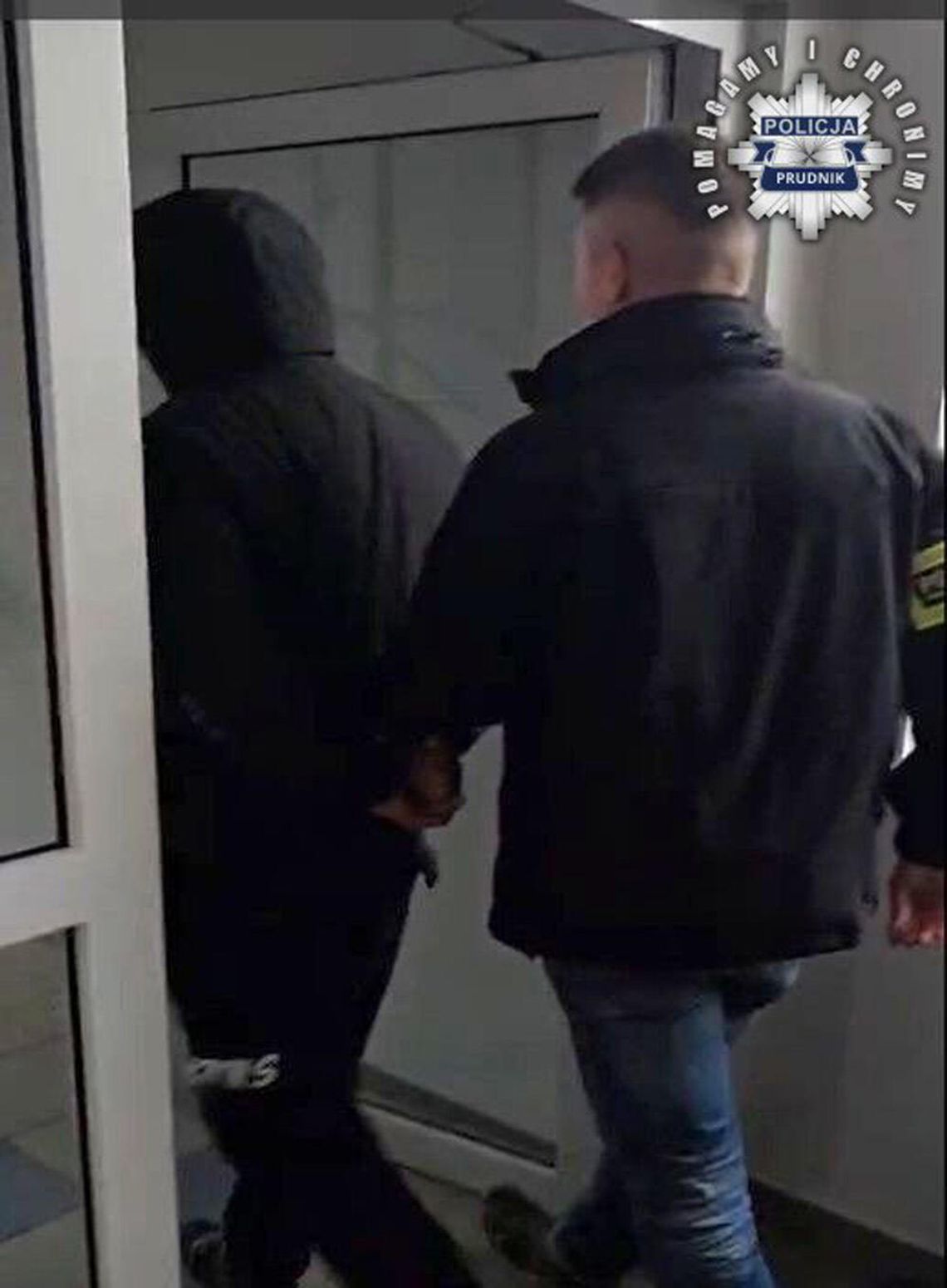 Krwawy atak maczetą. Ciężko ranił współlokatora, bo nie wyłączył palnika na kuchence