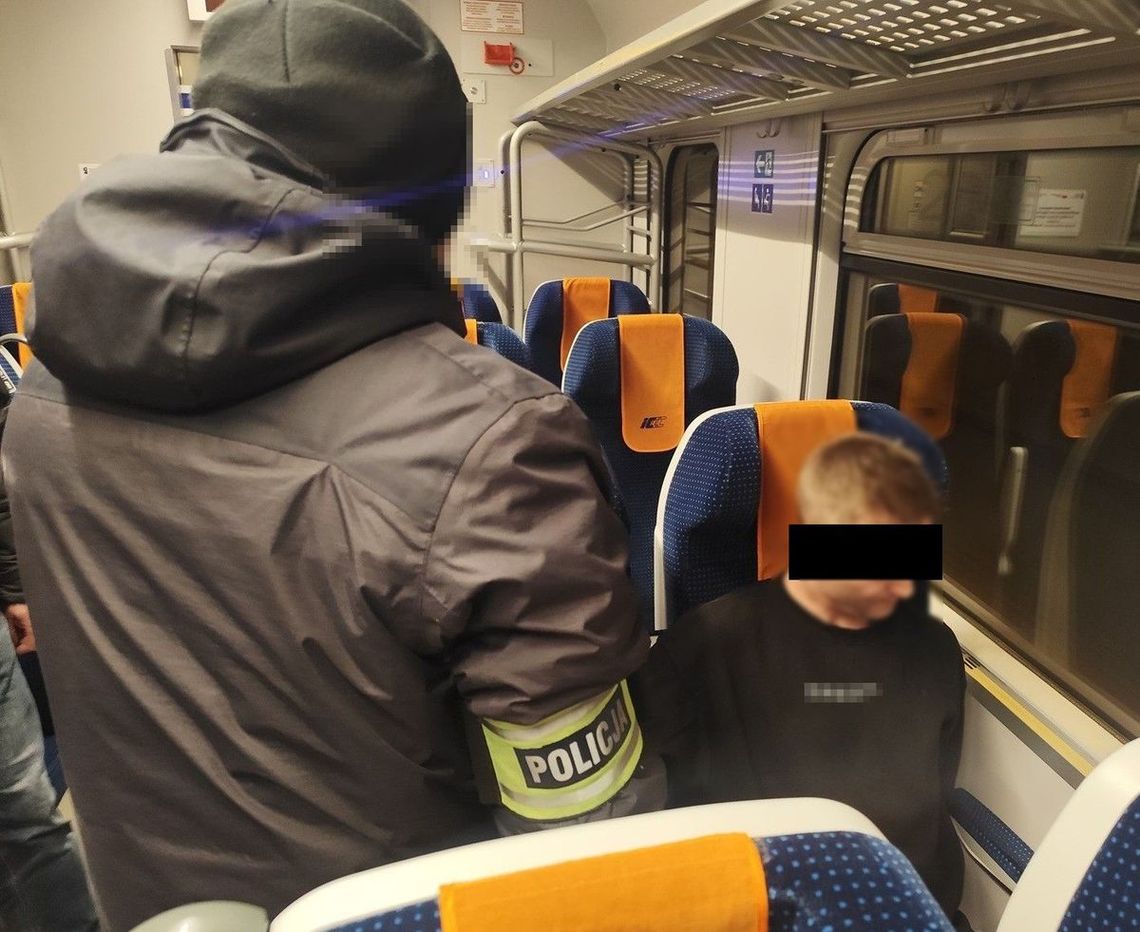 Kryminalni kompletnie zaskoczyli poszukiwanego dilera. Zatrzymali go podczas jazdy pociągiem Kryminalni kompletnie zaskoczyli poszukiwanego dilera. Zatrzymali go podczas jazdy pociągiem