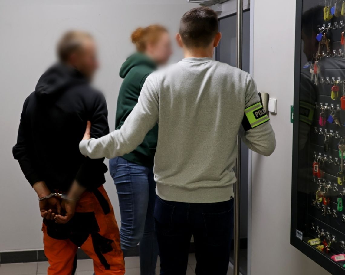 Kryminalni urządzili zasadzkę w środku nocy. 31-latek miał kieszenie pełne amfetaminy Kryminalni urządzili zasadzkę w środku nocy. 31-latek miał kieszenie pełne amfetaminy